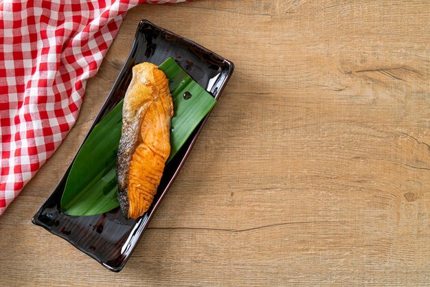 サーモンステーキの醤油焼き