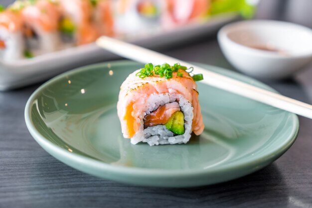 grilled salmon sushi roll