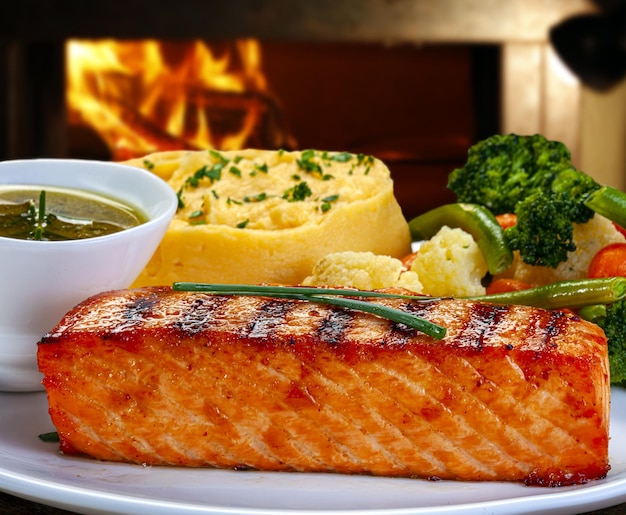 Grilled salmon with vegetables