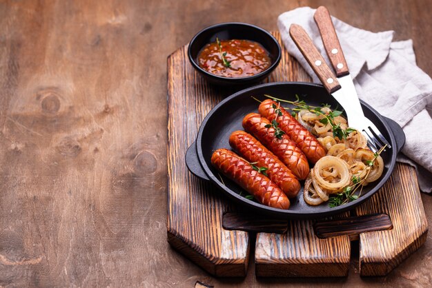 Grilled sausages with roasted onion