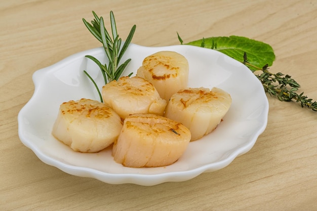 Grilled scallops