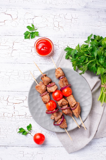 Grilled shish kebab skewers with tomatoes