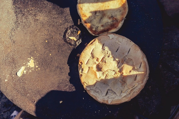 Photo grilled tortillas with charcoal fire