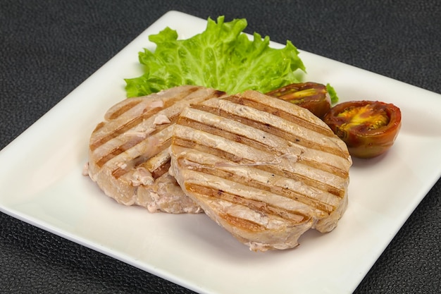 Grilled tuna steak with kumato