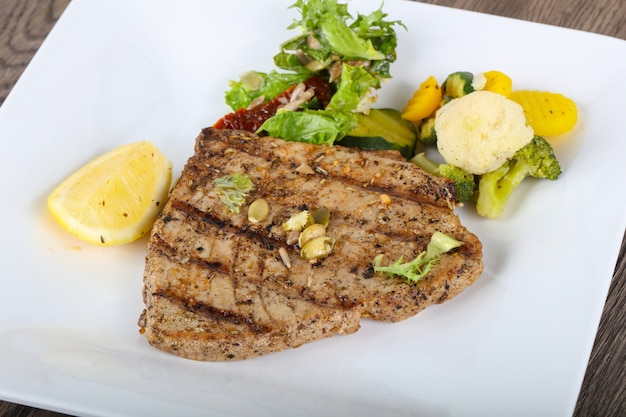 Grilled tuna steak