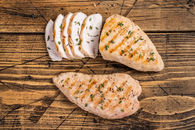 Photo grilled turkey breast fillet steak. wooden background. top view.