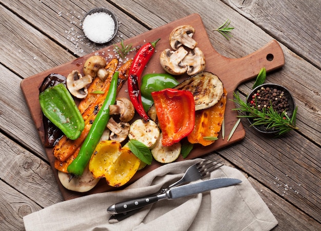 Grilled vegetables on cutting board