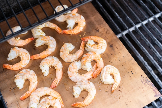 Photo grilling shrimp