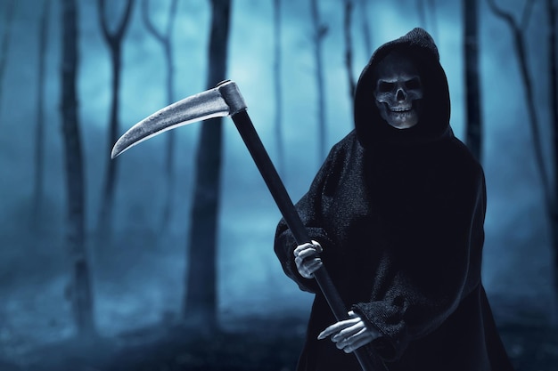 Photo grim reaper in the forest