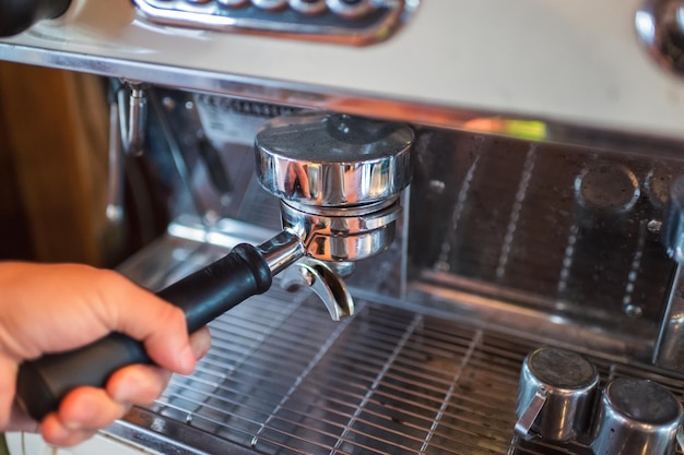 Grinder handvat met koffiezetapparaat met espresso zetten