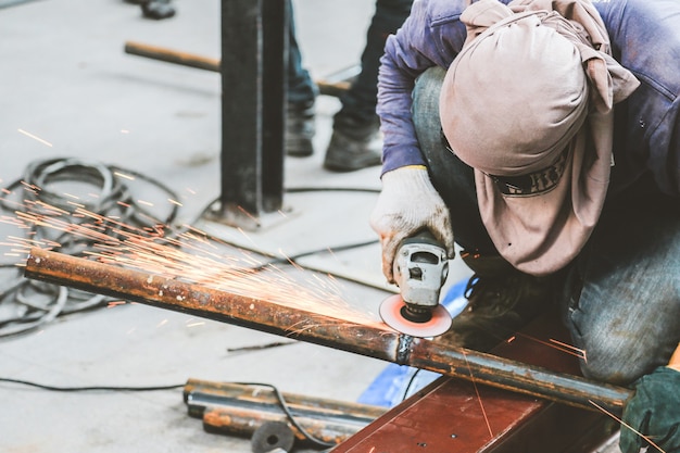 Photo grinding steel and steel welding