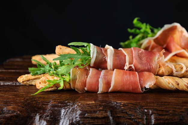 Grissini with prosciutto and arugula