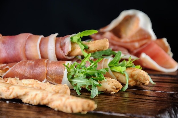 Grissini with prosciutto and arugula