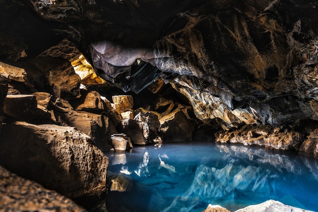 Grjotagja Cave Hot Spring IJsland