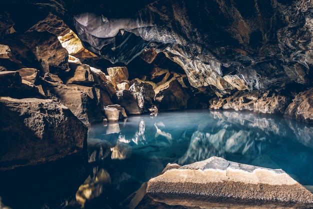 Grjotagja Cave Hot Spring IJsland