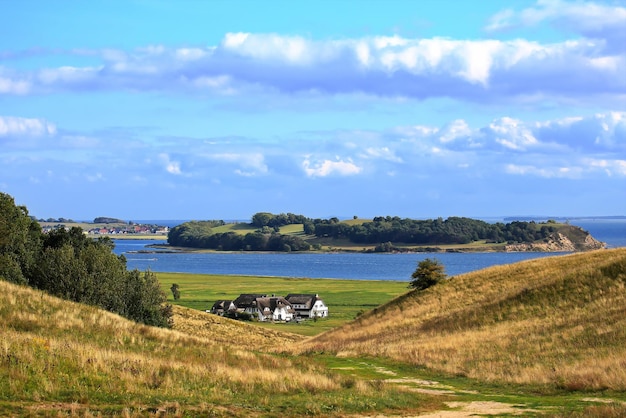 Gro zicker droomachtig landschap op het eiland Ruegen in de Oostzee