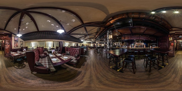 Foto grodno bielorussia novembre 2018 panorama sferico completo senza soluzione di continuità a 360 gradi all'interno elegante ristorante vintage chester nightclub bar in proiezione equidistante equirettangolare contenuto vr