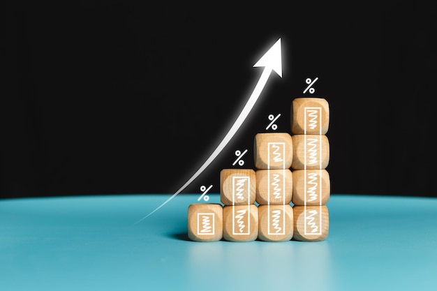 Groei bedrijfsconcept succes grafiek investeringsbeheer verhoging pijl omhoog Stapel houten blokken met opgroeiend percentage teken en pijl omhoog grafiek strategie doel markt diagram financiën trend doel