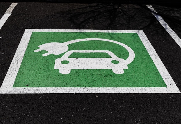 Groen elektrisch parkerenteken