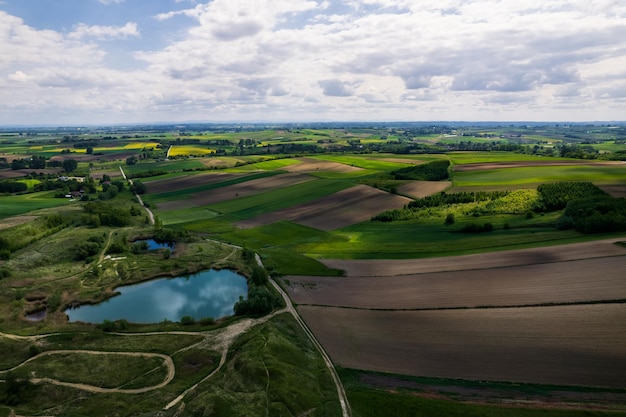 Groen landschap op het platteland bij Spring Drone Luchtfoto Polen Farmlands