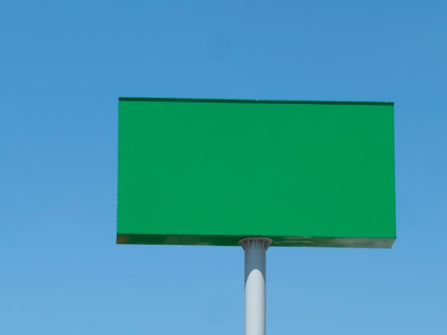 Groen rechthoekig paneel voor reclame. aanplakbord.