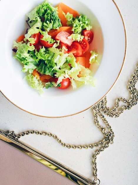 Foto groen vegetarisch saladedieet en gezond eten recepten gestileerd concept