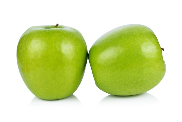 Groene appel, geïsoleerd op wit