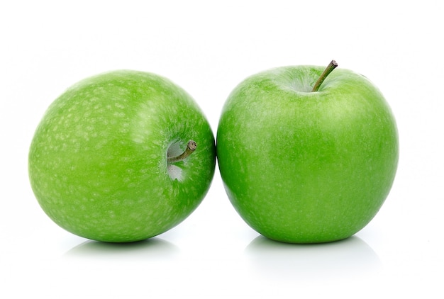 Groene appel op witte ruimte