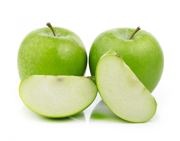 Groene appel op witte ruimte