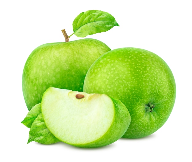 Groene appelen met bladeren die op wit worden geïsoleerd