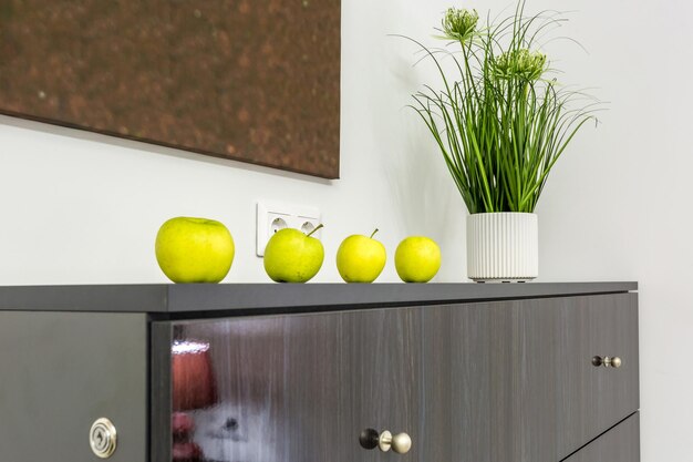 Groene appels als decoratie in het interieur