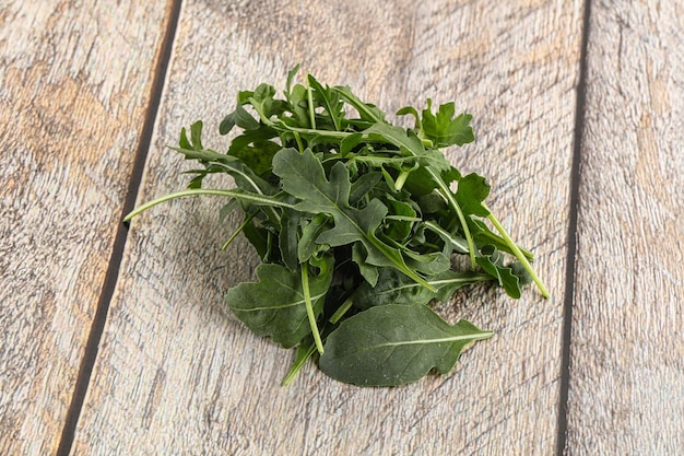 Groene arugula-hoop op de achtergrond