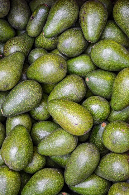 Groene avocado's