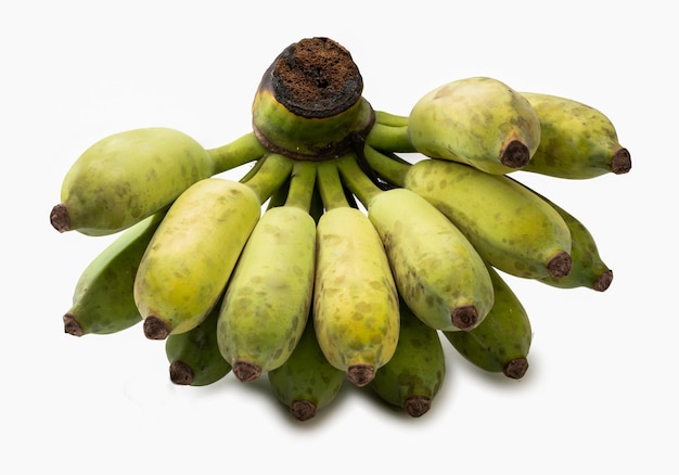 Groene banaan verandert in gele kleur klaar om te eten Banaan hand op witte achtergrond
