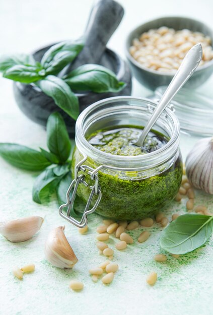 Groene basilicum pesto