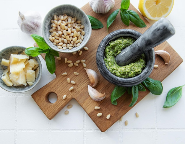 Groene basilicum pesto