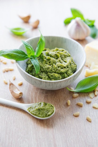 Groene basilicum pesto