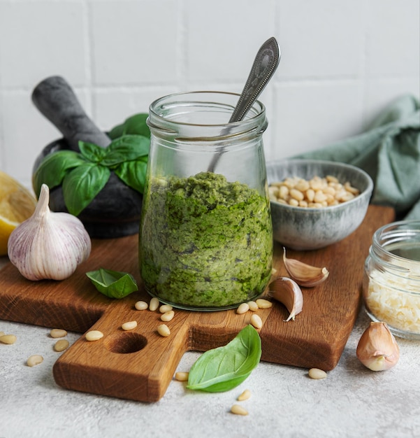 Groene basilicum pesto