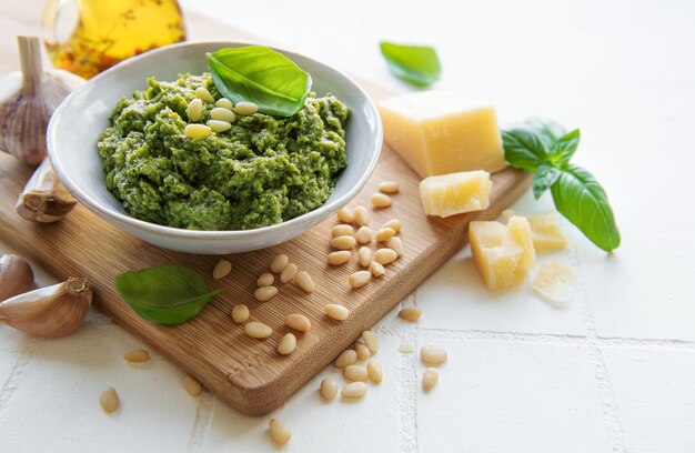 Groene basilicum pesto