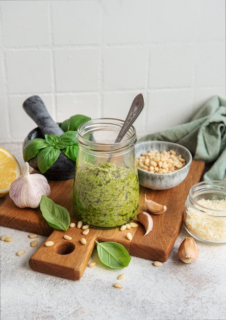 Groene basilicum pesto