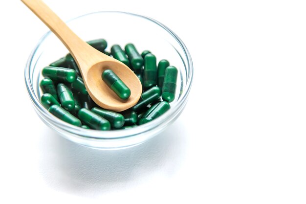 Groene capsules, kruidengeneesmiddelen. Knoppen Selectieve aandacht aard