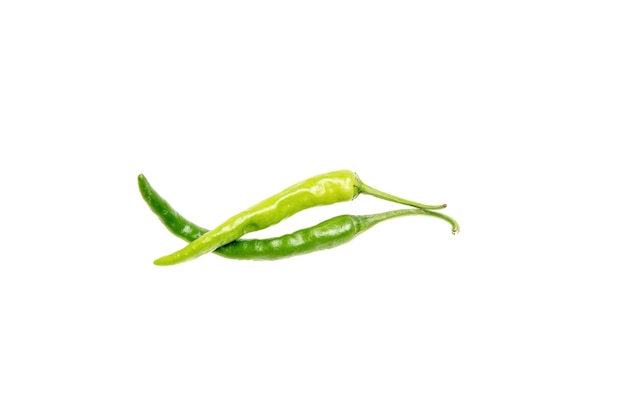 Groene chili peper geïsoleerd op wit