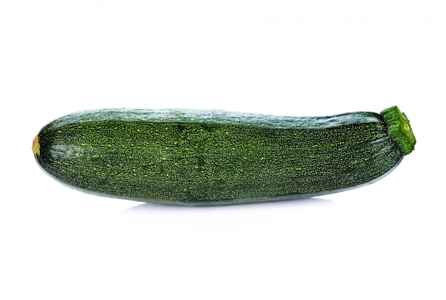 Groene courgette op witte achtergrond