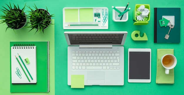 Groene creatieve desktop