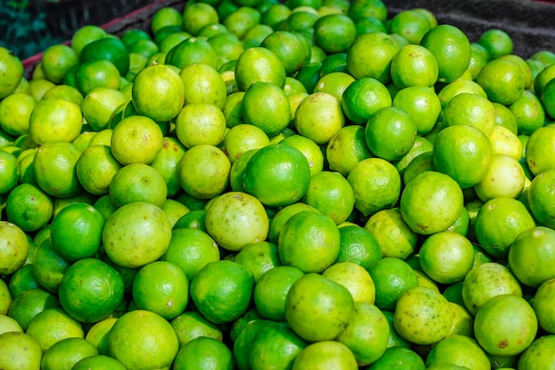 Groene en gele citroen