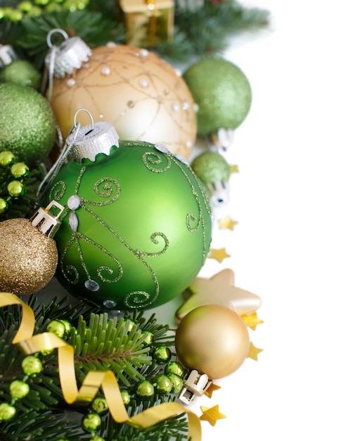 Groene en gouden kerst ornamenten grens geïsoleerd