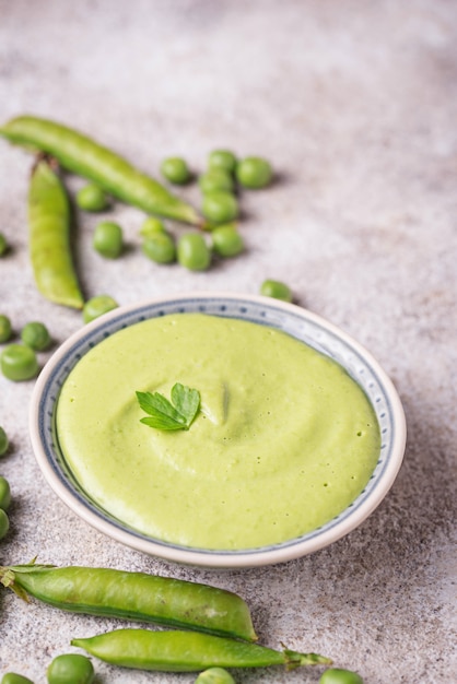 Groene erwtenpuree of soep