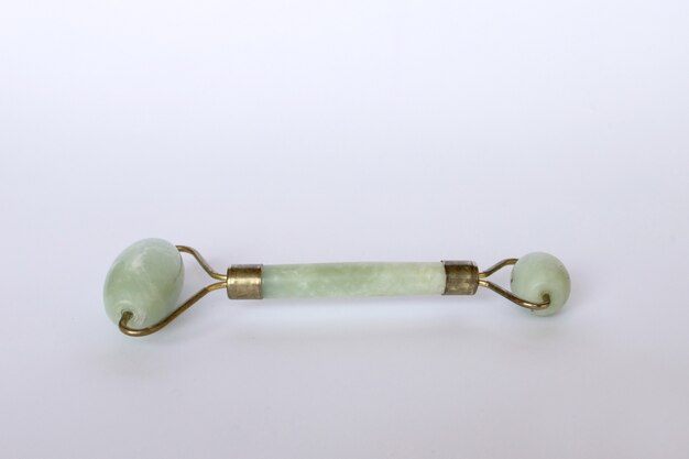 Groene Gua Sha gezichtsmassagetools. Kwarts jade roller.