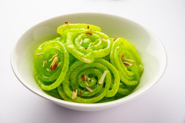 Groene Jalebi mithai of zoet uit India een twist op een traditionele imarti of jilbi