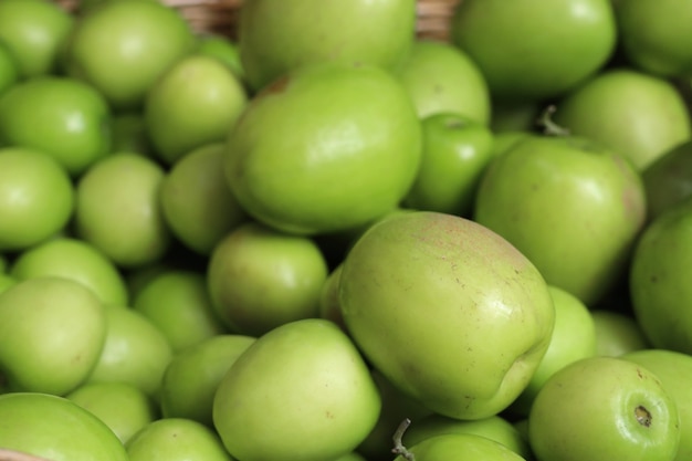 Groene jujube op straatvoedsel